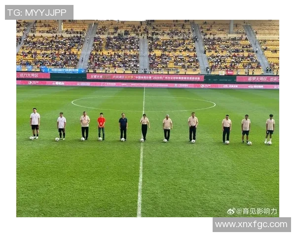 足球启动跑的技巧与训练方法助你提升场上表现与竞技水平